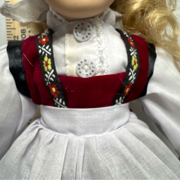 Porcelain‎ Traditional German Girl Doll - Picture 4 of 9